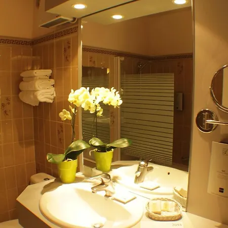 Logis - De La Mairie Hotel 3*