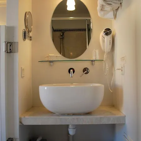 Logis - De La Mairie Hotel 3*